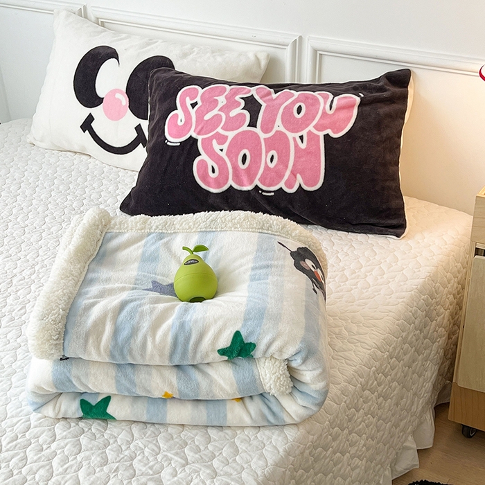 91家纺网 家纺一手货源 找家纺 昔可家纺 2024新款羊羔绒牛奶绒毛毯系列（三）-场景二-卡通系列 星星小黑球