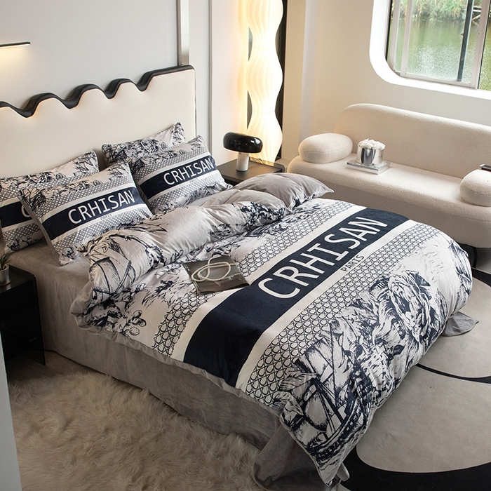 91家纺网 家纺一手货源 找家纺 色鬼布艺 2024新款婴儿绒数码印花牛奶绒四件套仿大牌直播爆款网红款 插画师