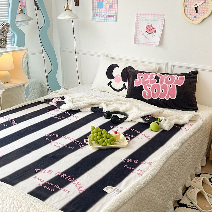 91家纺网 家纺一手货源 找家纺 昔可家纺 2024新款羊羔绒牛奶绒毛毯系列（三）-场景二-少女风系列 甜酷字母