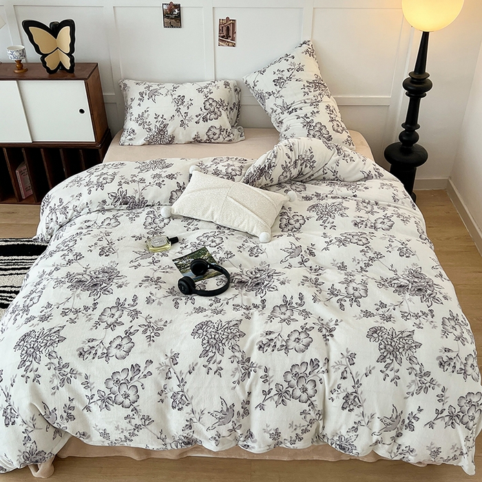 91家纺网 家纺一手货源 找家纺 昔可家纺 2024新款印花牛奶绒四件套系列-复古小清新系列 墨山繁花