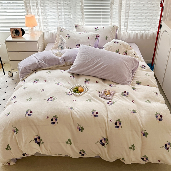 91家纺网 家纺一手货源 找家纺 昔可家纺 2024新款印花牛奶绒四件套系列-2023年热款系列 紫色葡萄