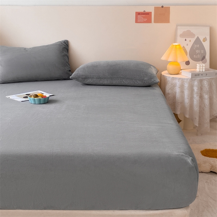 91家纺网 家纺一手货源 找家纺 眠帛家居 2024新款纯色高克重牛奶绒单床笠 浅灰