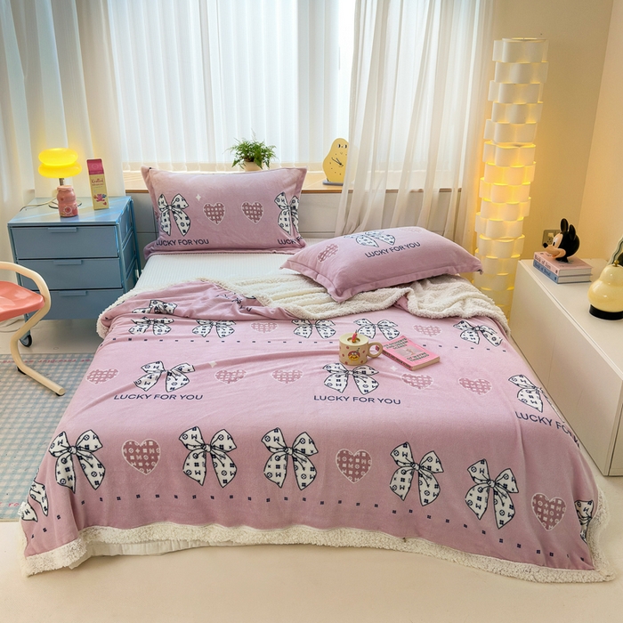 91家纺网 家纺一手货源 找家纺 花伞家居 2024直播新款牛奶绒羊羔绒多功能复合拉链被套款毛毯 毛毯-字母蝴蝶结