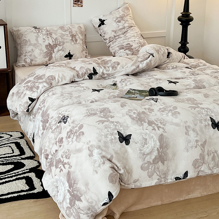 91家纺网 家纺一手货源 找家纺 昔可家纺 2024新款印花牛奶绒四件套系列-复古小清新系列 水墨花蝴蝶