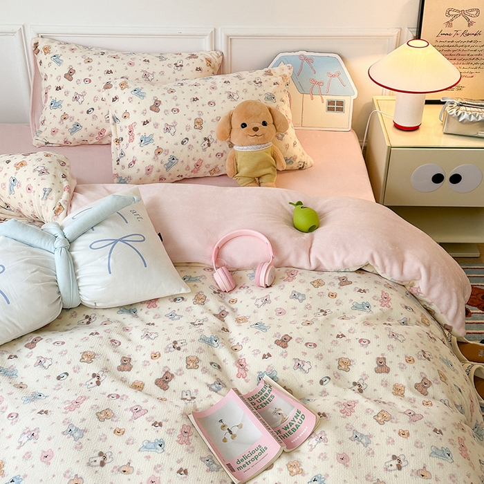 91家纺网 家纺一手货源 找家纺 昔可家纺 2024新款印花牛奶绒四件套系列-卡通系列 油画小萌物