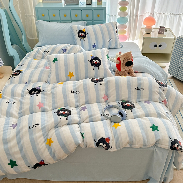 91家纺网 家纺一手货源 找家纺 昔可家纺 2024新款印花牛奶绒四件套系列-卡通系列 星星小黑球