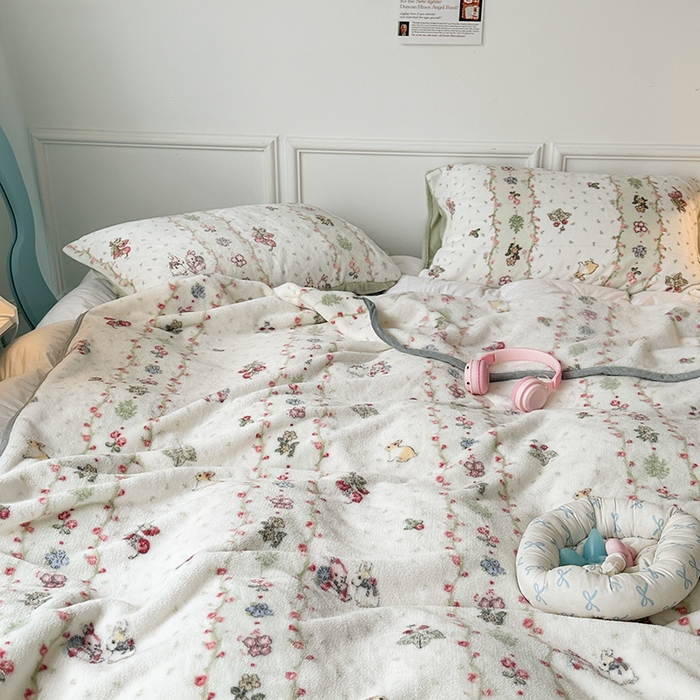 91家纺网 家纺一手货源 找家纺 （总）昔可家纺 2024新款保暖甜美草莓小兔单层毯