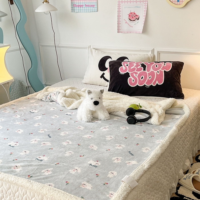 91家纺网 家纺一手货源 找家纺 昔可家纺 2024新款羊羔绒牛奶绒毛毯系列（三）-场景二-卡通系列 蓝底小奶狗