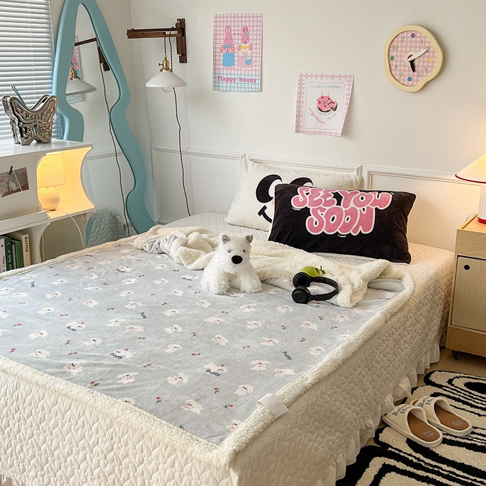 91家纺网 家纺一手货源 找家纺 昔可家纺 2024新款羊羔绒牛奶绒毛毯系列（三）-场景二-卡通系列 蓝底小奶狗