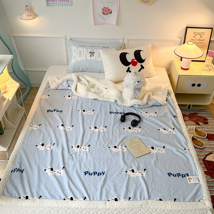 91家纺网 家纺一手货源 找家纺 昔可家纺 2024新款羊羔绒牛奶绒毛毯系列（三）-场景二-卡通系列 糖果小狗