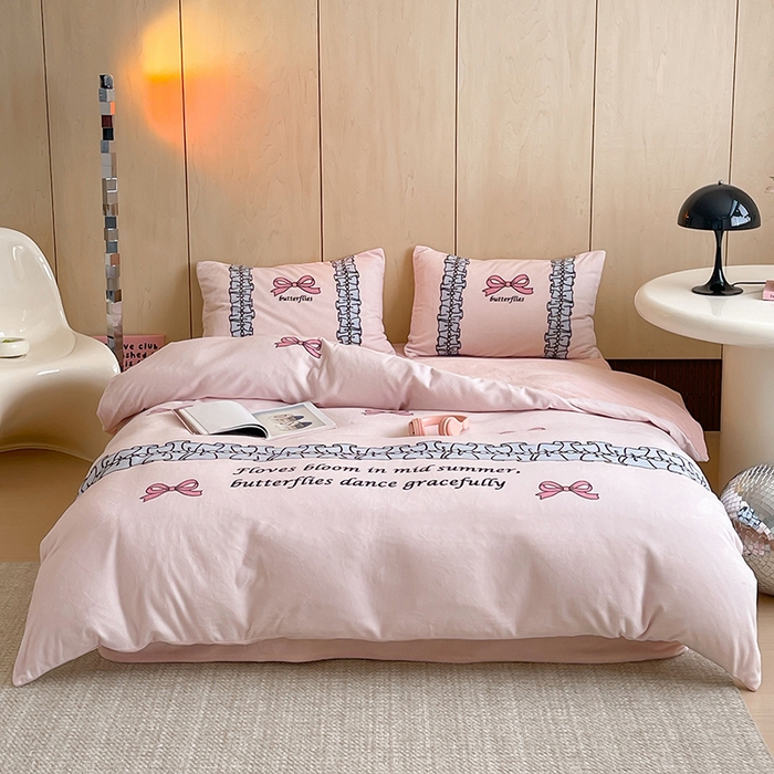 91家纺网 家纺一手货源 找家纺 昔可家纺 2024新款大版数码印花设计师牛奶绒四件套 珍珠蝴蝶结