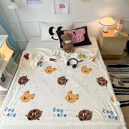 昔可家纺 2024新款羊羔绒牛奶绒毛毯系列（三）-场景二-卡通系列 小熊曲奇