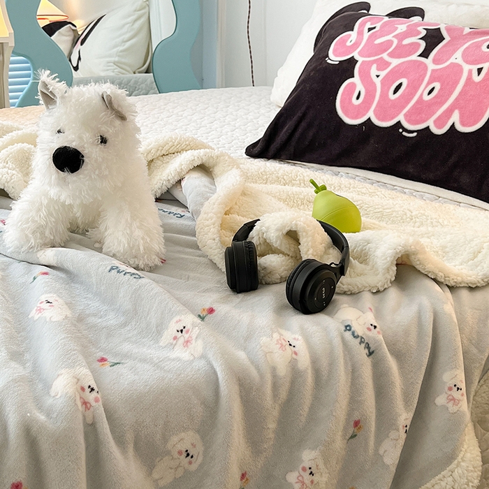 91家纺网 家纺一手货源 找家纺 昔可家纺 2024新款羊羔绒牛奶绒毛毯系列（三）-场景二-卡通系列 蓝底小奶狗