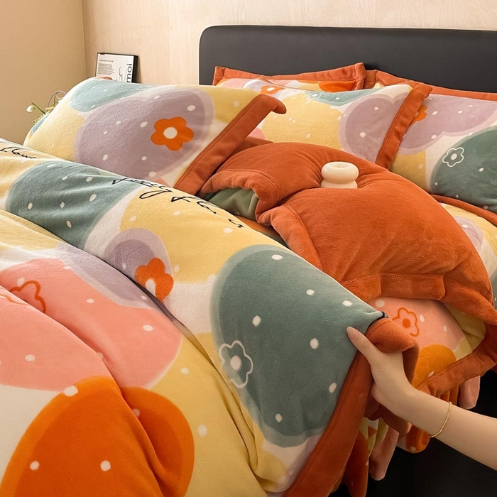 91家纺网 家纺一手货源 找家纺 茉保家纺 2024新款包边款印花牛奶绒床盖四件套 爱心满满