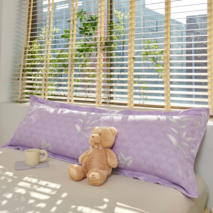 91家纺网 家纺一手货源 找家纺 美宜家 2025新款四季纯棉斜纹磨毛双人全棉长枕套精品一字绣 怡静时光