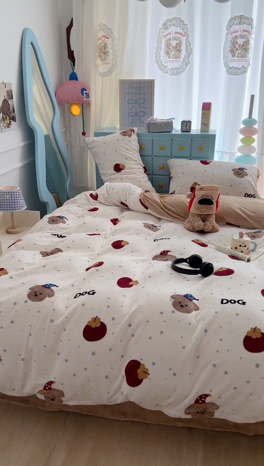 91家纺网 家纺一手货源 找家纺 昔可家纺 2024新款印花牛奶绒四件套系列-卡通系列 苹果小棕狗