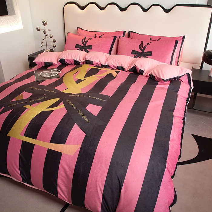 91家纺网 家纺一手货源 找家纺 色鬼布艺 2024新款婴儿绒数码印花牛奶绒四件套仿大牌直播爆款网红款 反转巴黎