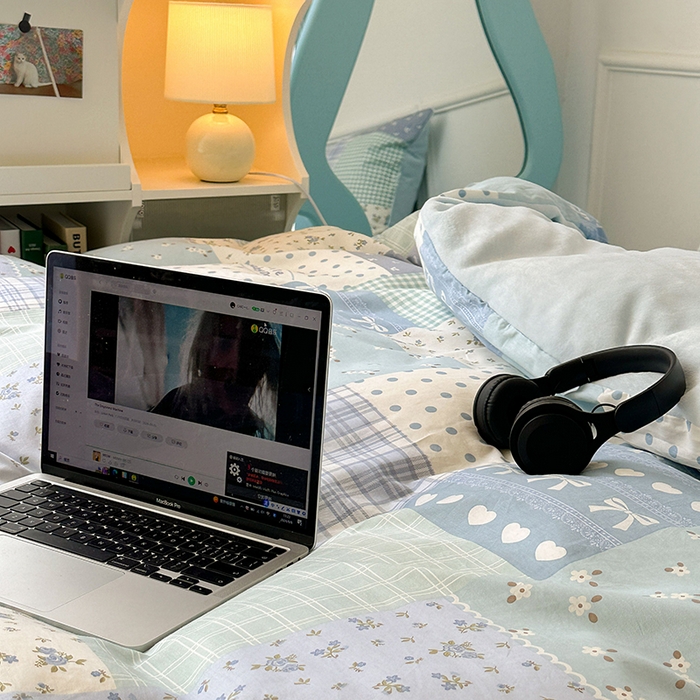 91家纺网 家纺一手货源 找家纺 昔可家纺 2024新款秋冬新款棉加牛奶绒四件套 拼接蓝色碎花