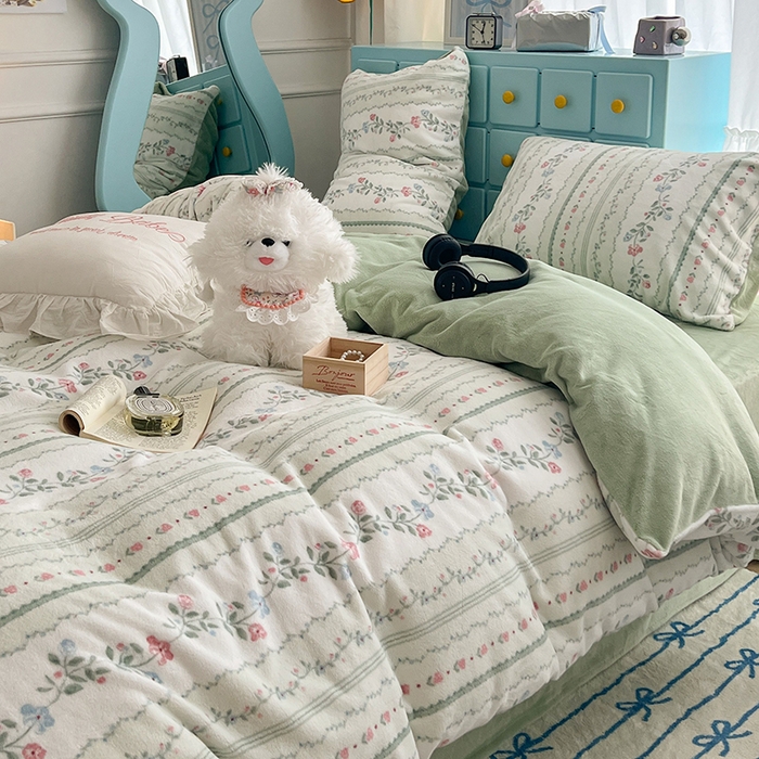 91家纺网 家纺一手货源 找家纺 昔可家纺 2024新款印花牛奶绒四件套系列-复古小清新系列 琉璃花语 绿