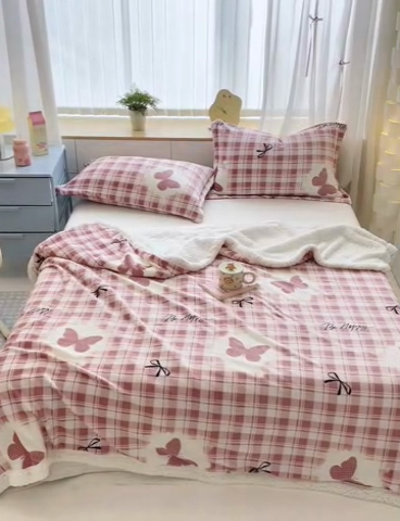 91家纺网 家纺一手货源 找家纺 花伞家居 2024直播新款牛奶绒羊羔绒多功能复合拉链被套款毛毯 毛毯-粉格子蝴蝶