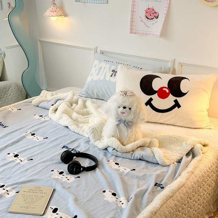 91家纺网 家纺一手货源 找家纺 昔可家纺 2024新款羊羔绒牛奶绒毛毯系列（三）-场景二-卡通系列 糖果小狗