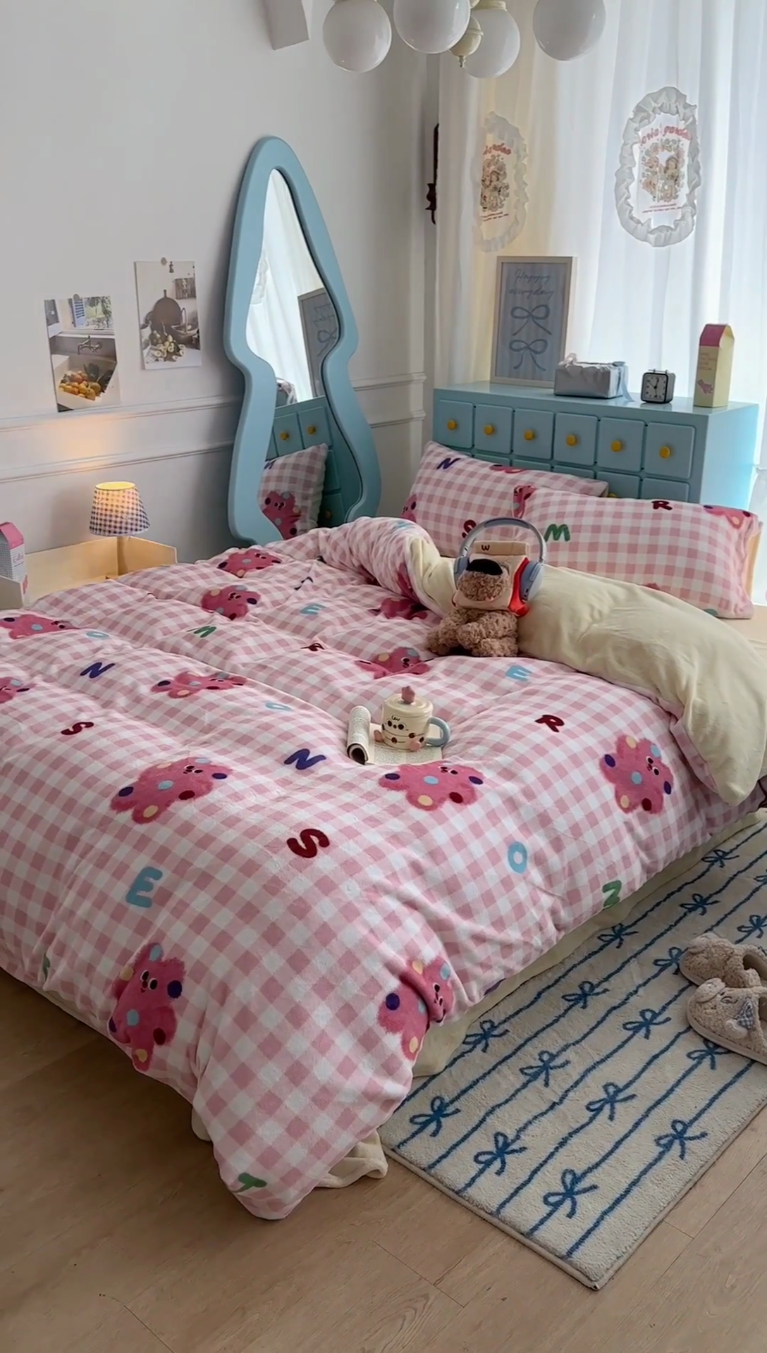 91家纺网 家纺一手货源 找家纺 昔可家纺 2024新款印花牛奶绒四件套系列-卡通系列 点点粉格猫