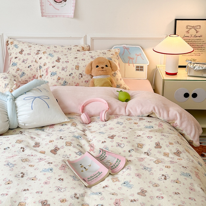 91家纺网 家纺一手货源 找家纺 昔可家纺 2024新款印花牛奶绒四件套系列-卡通系列 油画小萌物