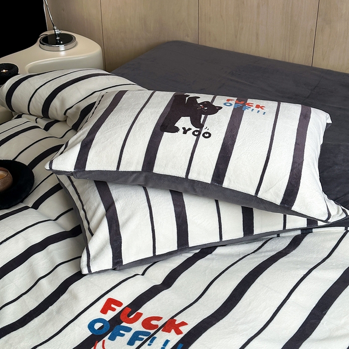 91家纺网 家纺一手货源 找家纺 昔可家纺 2024新款大版数码印花设计师牛奶绒四件套 功夫黑猫