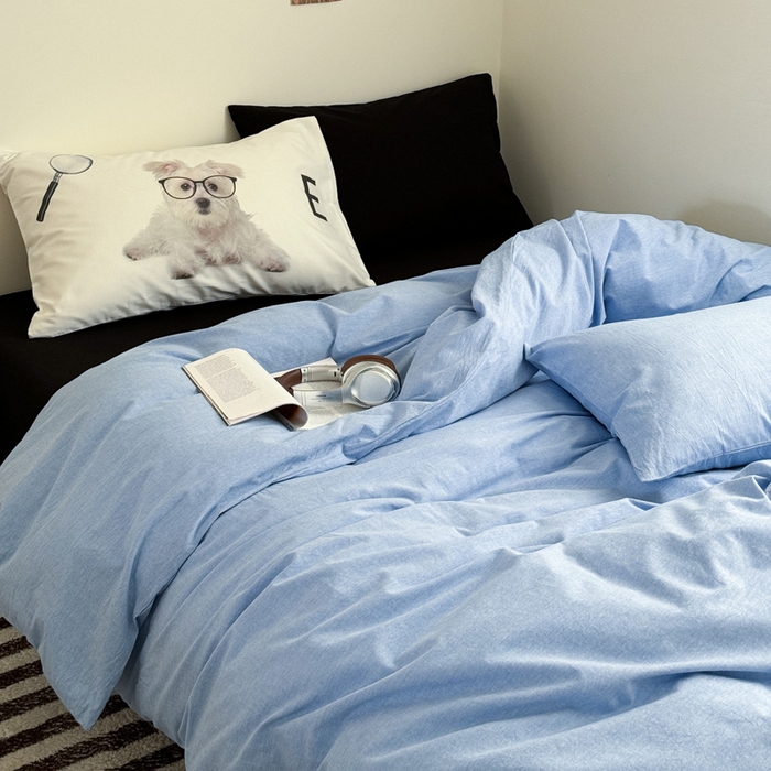 91家纺网 家纺一手货源 找家纺 艾沁家纺 2024新款简约风全棉色织水洗棉混搭四件套 天蓝+黑（黑色枕+印花枕）
