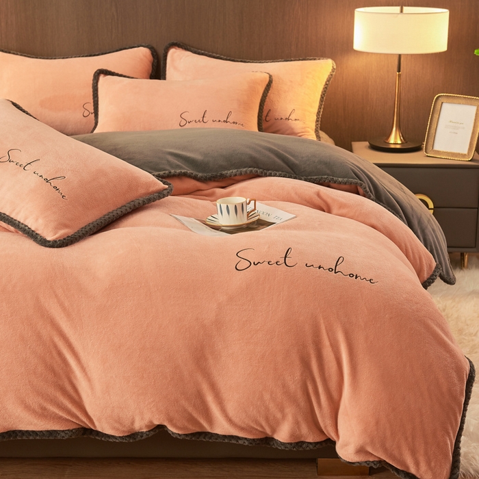 91家纺网 家纺一手货源 找家纺 吾诺 2024新款双拼色牛奶绒四件套 风格一 双拼香槟