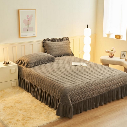 91家纺网 家纺一手货源 找家纺 （总）茉保家纺 2025新款纯色牛奶绒床盖
