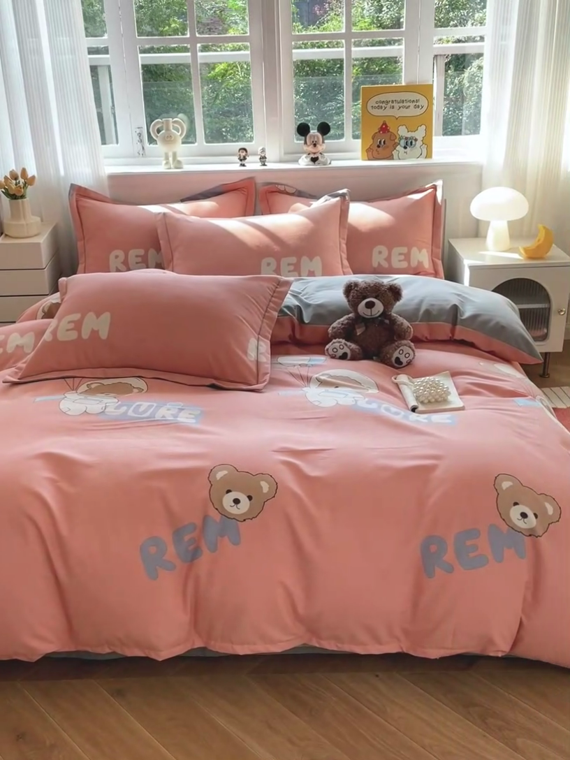 91家纺网 家纺一手货源 找家纺 暖芯优选 2025直播热款加厚全棉磨毛四件套喷气印花纯棉（一字绣工艺款）学生三件套9月上新 小熊