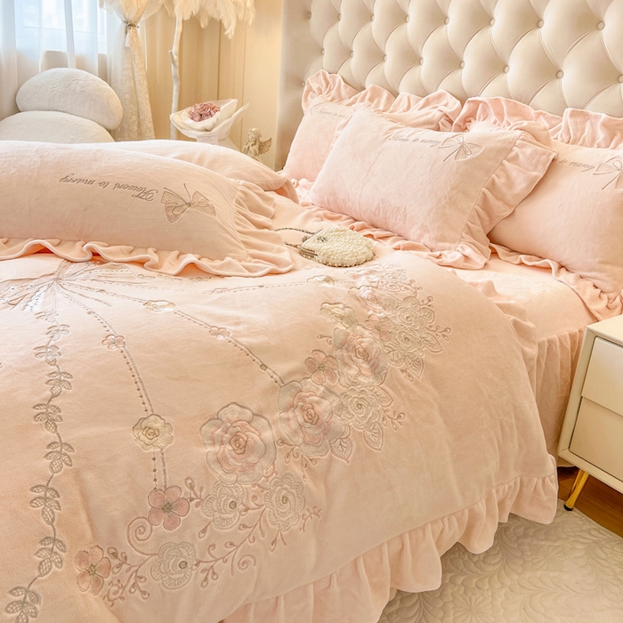 91家纺网 家纺一手货源 找家纺 （总）亲亲公主 2025新款全消光230克牛奶绒绣花四件套- 梦幻巴黎