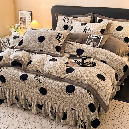 91家纺网 家纺一手货源 找家纺 （总）茉保家纺 2025新款包边款印花牛奶绒床盖四件套