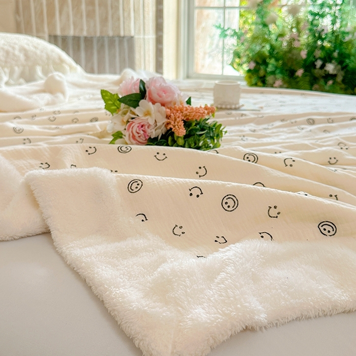 91家纺网 家纺一手货源 找家纺 木楌家居 2025新款皱绉纱空调盖被毯 乐乐