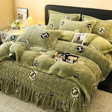 91家纺网 家纺一手货源 找家纺 （总）茉保家纺 2025新款包边款印花牛奶绒床盖四件套