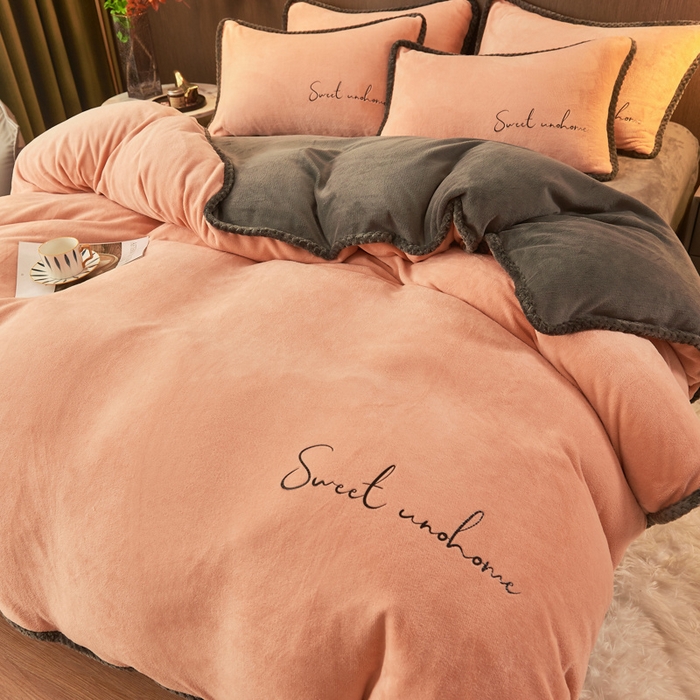 91家纺网 家纺一手货源 找家纺 吾诺 2024新款双拼色牛奶绒四件套 风格一 双拼香槟