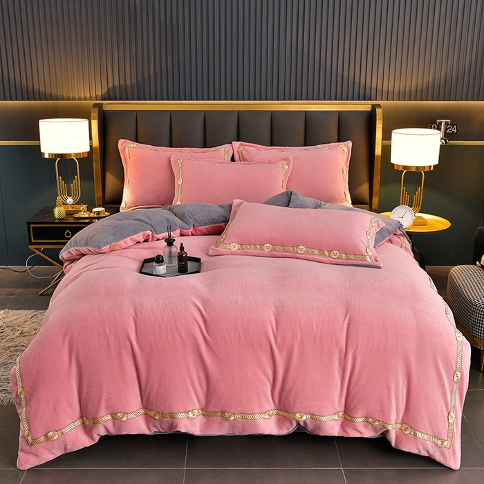 91家纺网 家纺一手货源 找家纺 云家 （包含买家秀）2024新款高克重牛奶绒纯色双拼刺绣四件套珊瑚绒 凯迪系列 凯迪-蜜粉+高级灰