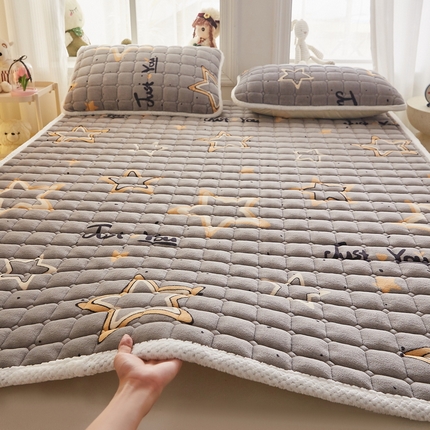 91家纺网 家纺一手货源 找家纺 东宇床垫 2024新款牛奶绒床褥大床 浪漫星海