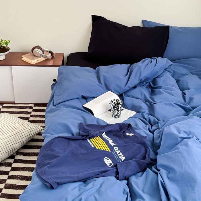 91家纺网 家纺一手货源 找家纺 艾沁家纺 2024新款简约风全棉色织水洗棉混搭四件套 深蓝+黑（深蓝枕+黑色枕）