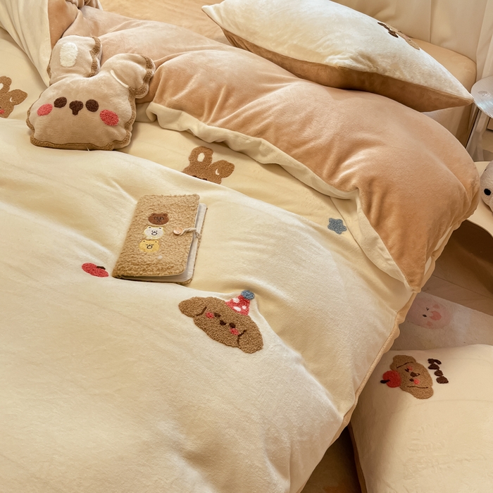 91家纺网 家纺一手货源 找家纺 慕尚家纺 2025新款牛奶绒毛巾绣刺绣四件套 球球 咖