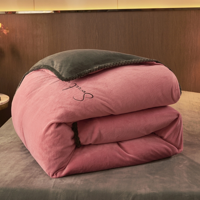 91家纺网 家纺一手货源 找家纺 吾诺 2024新款双拼色牛奶绒四件套 风格一 双拼豆沙