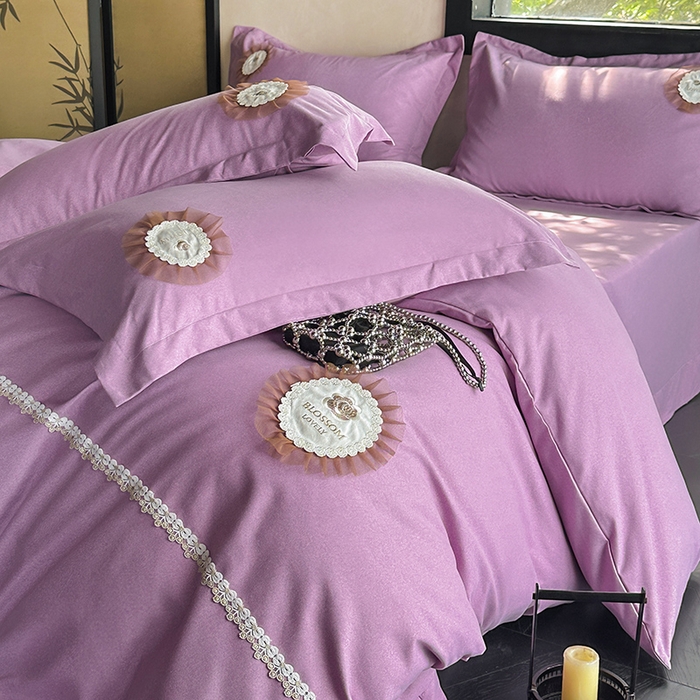 91家纺网 家纺一手货源 找家纺 宜家坊 2024秋冬加厚肌理纹碳素磨毛刺绣贴布绣花边新中式四件套 紫色