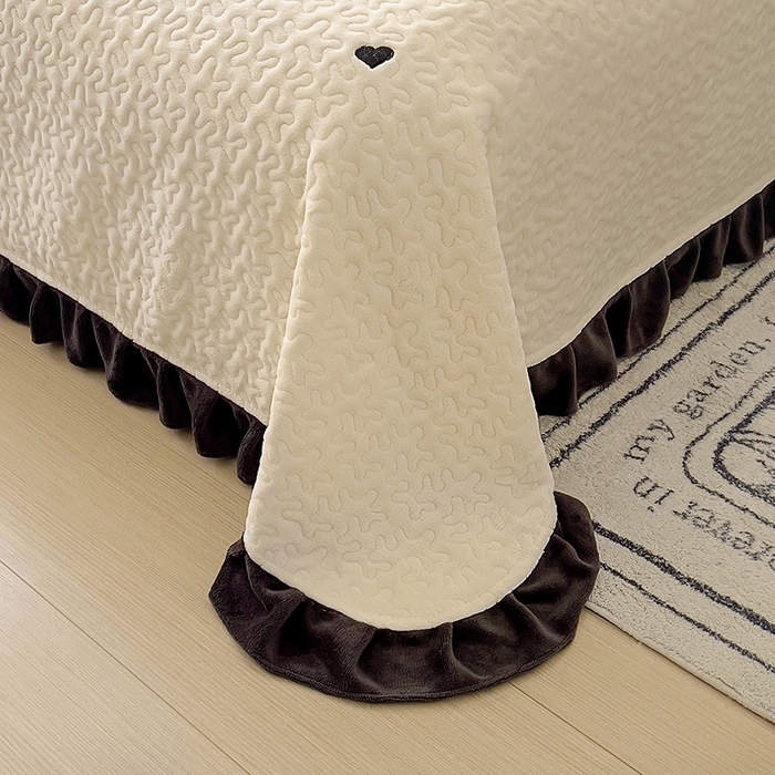 91家纺网 家纺一手货源 找家纺 （总）美梦家纺 2024新款牛奶绒法式绣花夹棉床盖