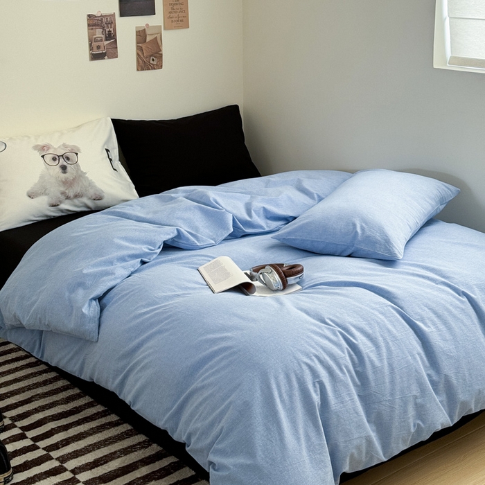 91家纺网 家纺一手货源 找家纺 艾沁家纺 2024新款简约风全棉色织水洗棉混搭四件套 天蓝+黑（黑色枕+印花枕）