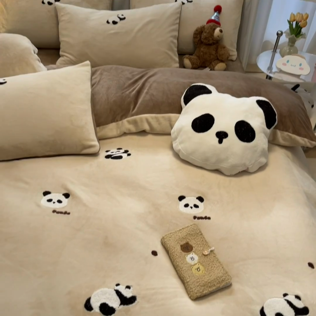 91家纺网 家纺一手货源 找家纺 慕尚家纺 2025新款牛奶绒毛巾绣刺绣四件套 熊猫天下 咖