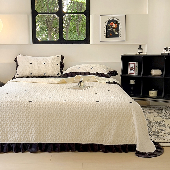 91家纺网 家纺一手货源 找家纺 （总）美梦家纺 2024新款牛奶绒法式绣花夹棉床盖