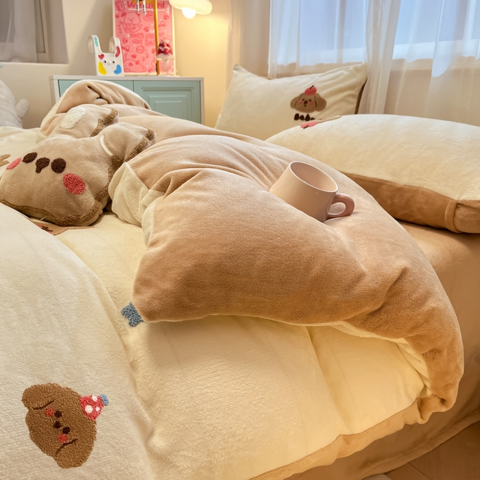 91家纺网 家纺一手货源 找家纺 慕尚家纺 2025新款牛奶绒毛巾绣刺绣四件套 球球 咖