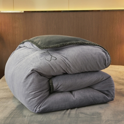 91家纺网 家纺一手货源 找家纺 吾诺 2024新款双拼色牛奶绒四件套 风格一 双拼兰灰