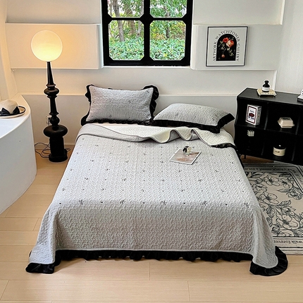 91家纺网 家纺一手货源 找家纺 （总）美梦家纺 2024新款牛奶绒法式绣花夹棉床盖